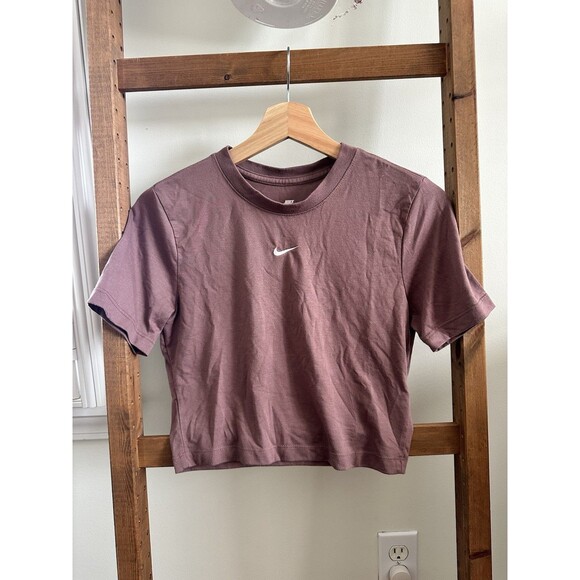 Women’s Nike Cropped Slim Fit Embroidered Swoosh T-Shirt Burgundy Size S - Picture 1 of 3